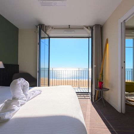 Les Flots - Hotel Et Restaurant Face A L'Ocean - Шатлайон-Плаж Экстерьер фото