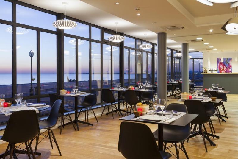 Les Flots - Hotel Et Restaurant Face A L'Ocean - Шатлайон-Плаж Экстерьер фото
